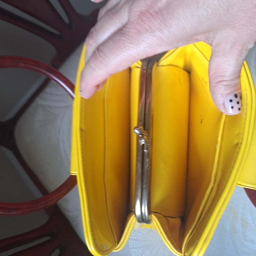 Vintage 60's Preloved Yellow Handbag with Plastic Handles - Picture 6 of 7